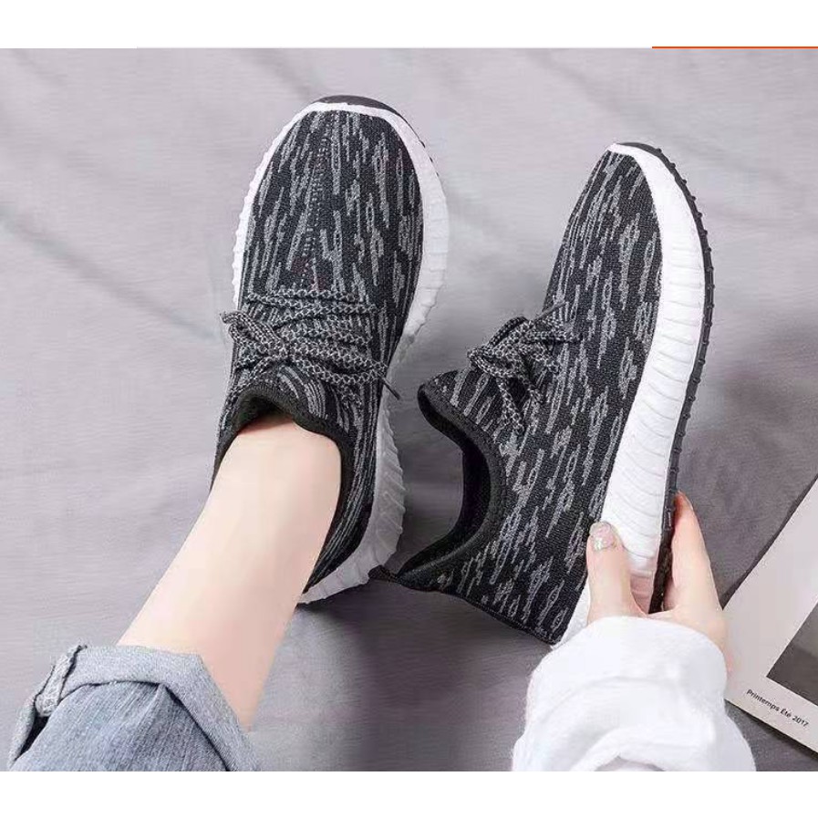 Giày thể thao vải siêu êm 2 màu đỏ đen