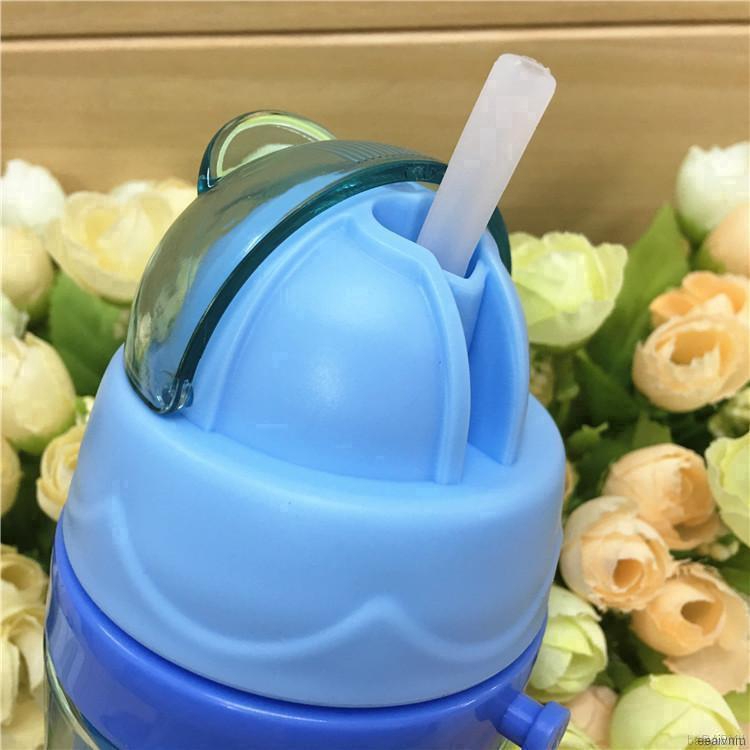Bình nước in hình hoạt hình dễ thương cho bé dung tích lớn 550ml kèm ống hút tiện lợi
