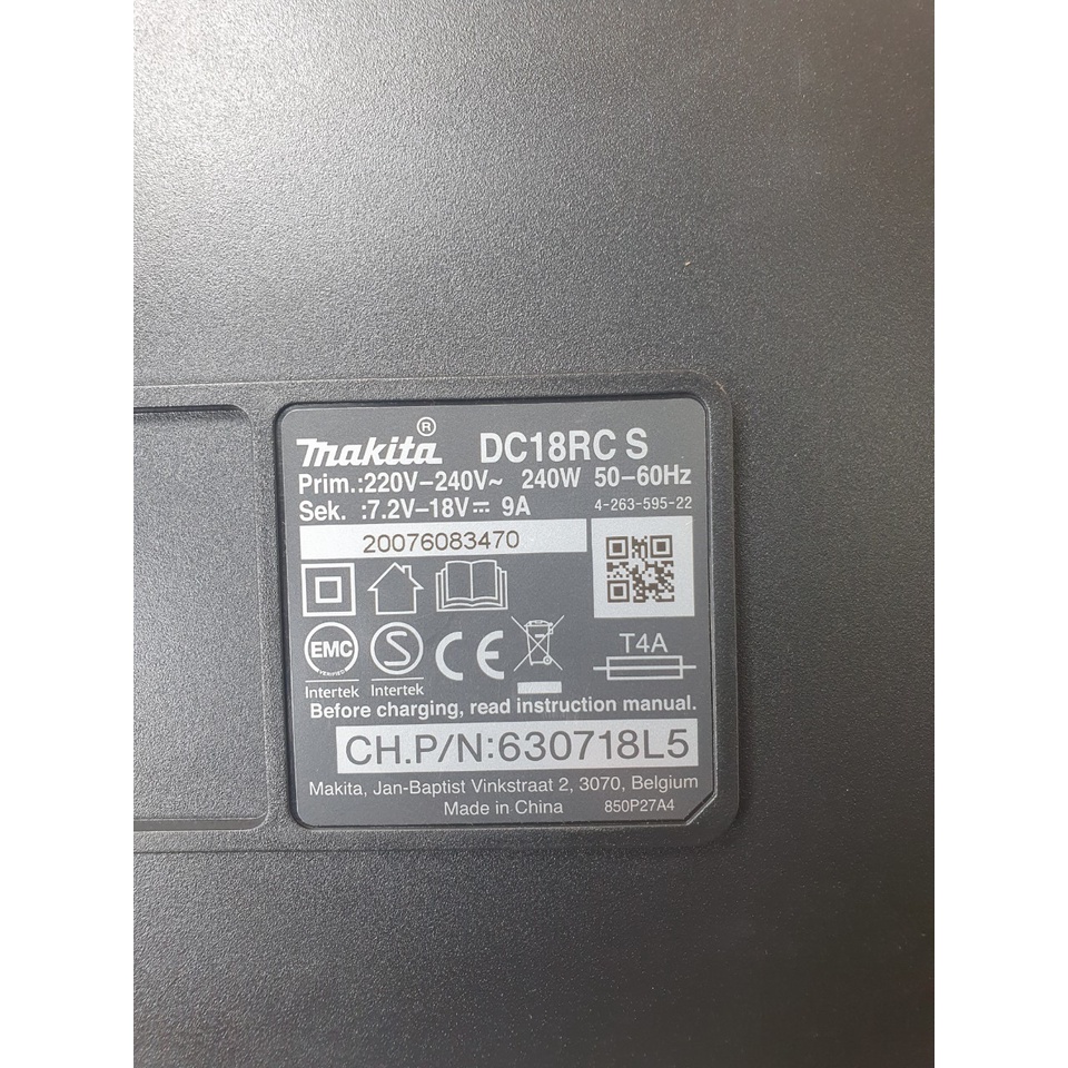 Đế sạc pin Li-Ion nhanh Makita DC18RC