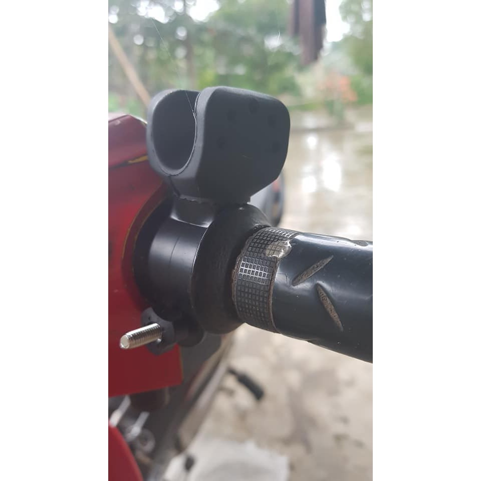 Kẹp đèn pin trợ sáng cho xe máy,xe đạp xoay 360 độ điều chỉnh tiêu cự