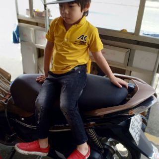 Quần jean cho bé body 200k