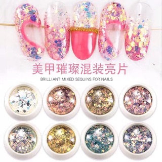 Kim tuyến thổng tước dùng để ẩn gel trang trí móng nail giúp các thợ làm nail tạo lên một lớp bề mặt móng siêu đẹp luôn