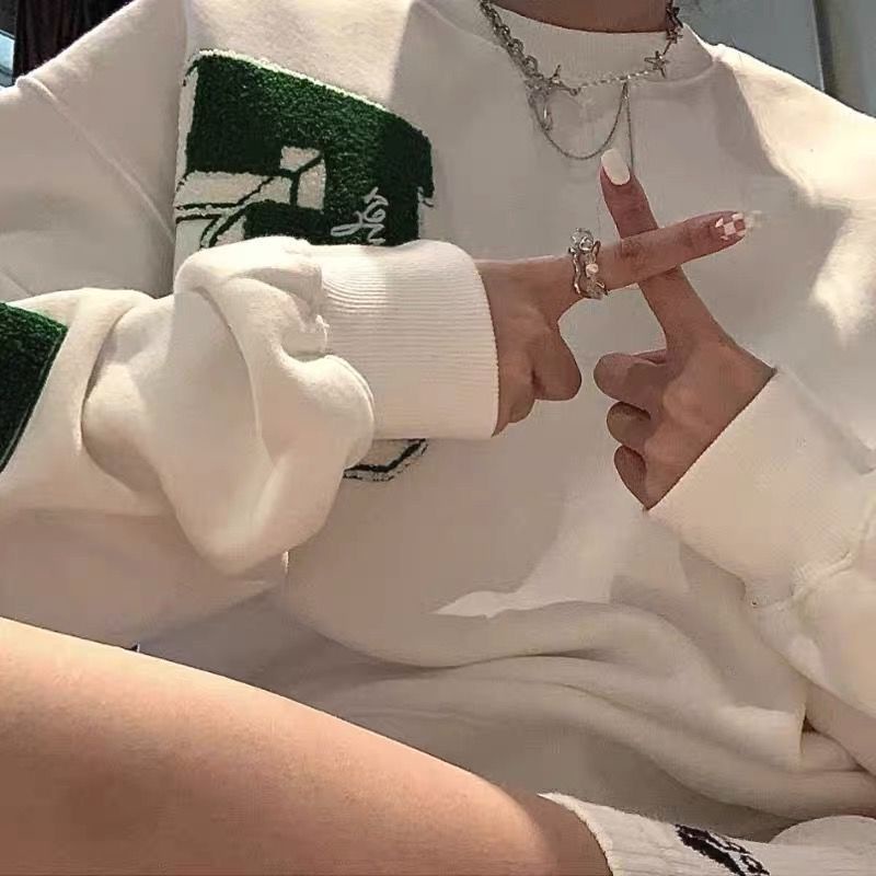 Retro style 4uyes soccer ball embroidered long-sleeve sweatshirt
