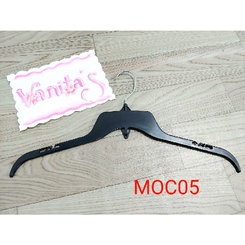 MÓC ÁO NHỰA MÀU ĐEN (Combo 10 cái)