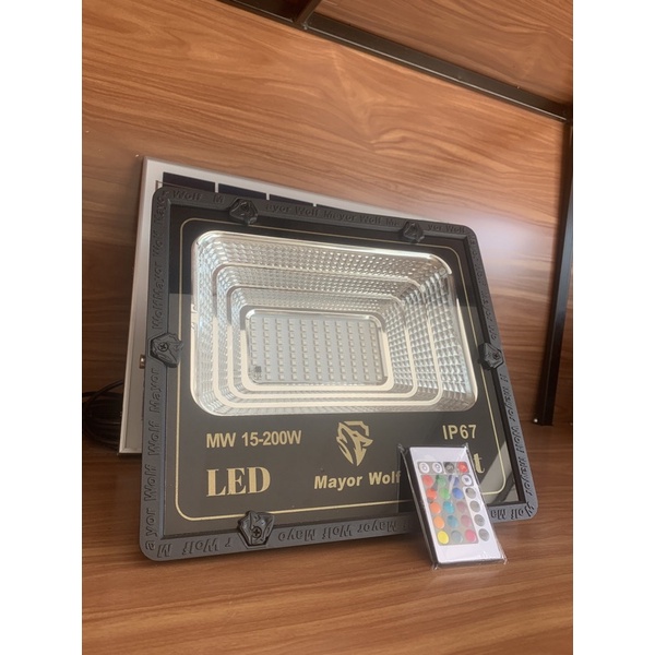 Đèn đổi màu 16 màu năng lượng mặt trời thương hiêu Mayor Wolf, công xuất 50W bảo hành 2 năm. 7 màu sắc cầu vồng