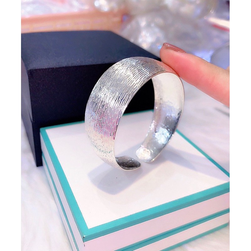 Vòng tay mo bạc ta