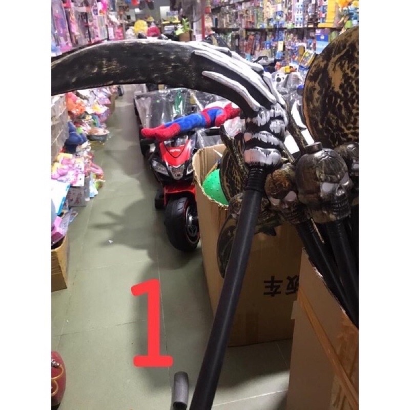 Cây vũ khí dài 1 m tay cầm halloween