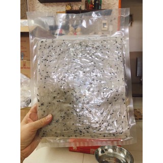 Bánh tráng mè đen đặc sản