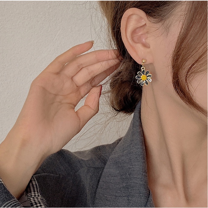 Bông Tai Hình Hoa Cúc Thời Trang Hàn Quốc Cổ Điển