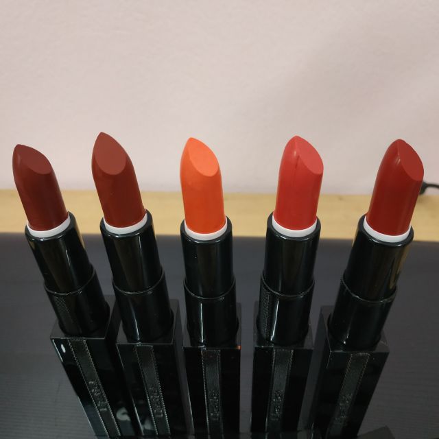 Siêu phẩm son dây rút đen