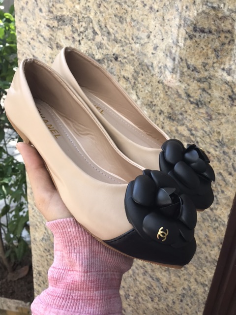 Giày bệt mũi đính Hoa trà bằng Da siêu hot