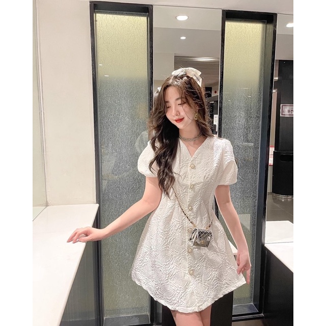 Váy gấm khuy ngọc