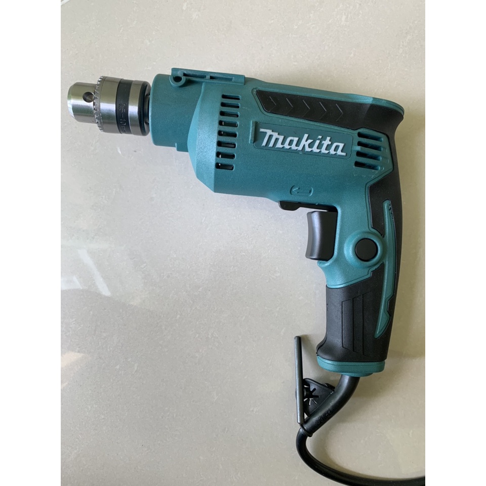 Máy khoan cầm tay dùng điện MAKITA 10ly DP2011 nhỏ gọn dễ dàng thao tác trên mọi vật liệu