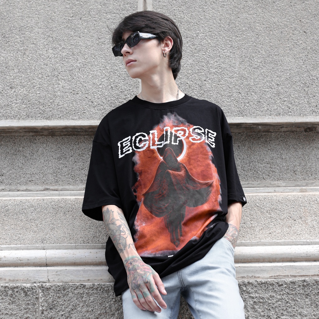 Áo Thun Đen Chữ Eclipse Họa Tiết In Hình Lửa Màu Cam Chất Liệu 100% Cotton Form Rộng Thoải Mái Unisex Nam Nữ