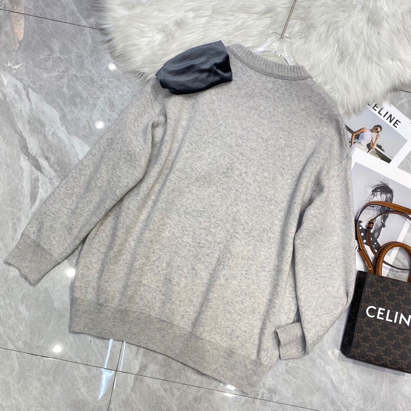 Áo Celine chất liệu len nguyên chất có thể phối với quần short và chân dài. | BigBuy360 - bigbuy360.vn