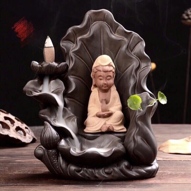 Tượng Phật Bà trầm hương khói ngược