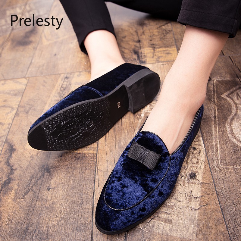 Pointed leather shoes with luxurious bow tie for men