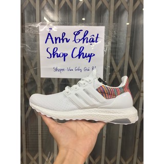 Giày ultra trắng gót thổ cẩm