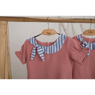 Váy đôi mẹ bé hồng cổ thắt nơ