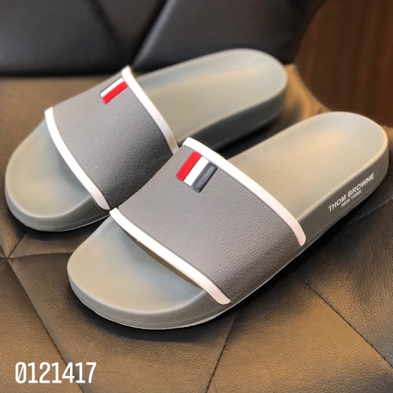 Dép Thom Browne Nam - Hàng Loại 1 Qoai Ngang Đế Cao Su Đúc Nguyên Khối Trẻ Chung Năng Động 𝐇𝐀 𝐒𝐇𝐎𝐏 𝟗𝟗𝟗𝟗