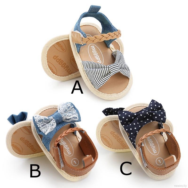 Giày sandal tập đi đính nơ bướm dễ thương cho bé gái