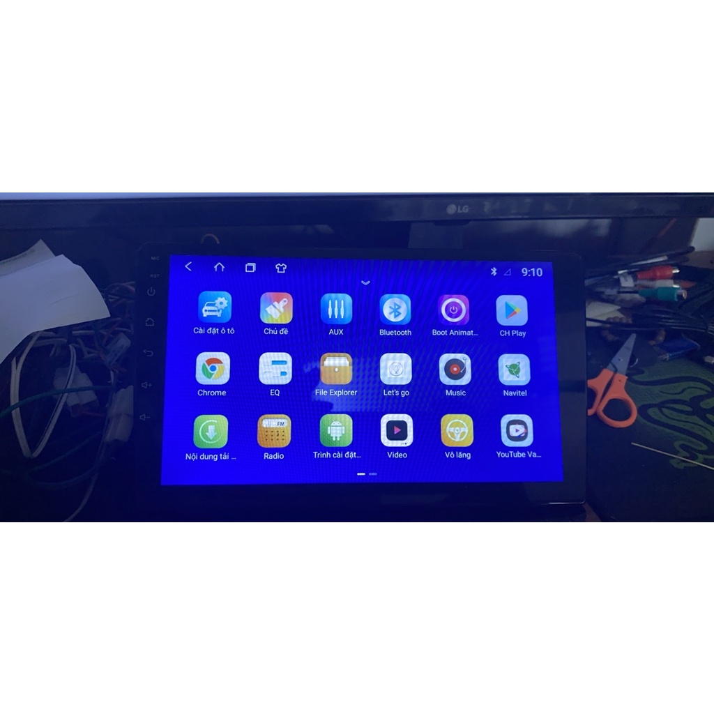 Màn android 9inch cắm sim 4g lắp chung xe hơi.