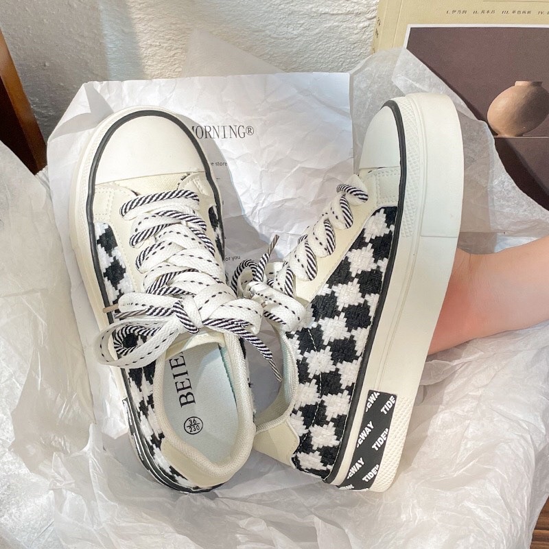 GIÀY THỂ THAO DẠ KẺ 2 MÀU ĐEN KEM