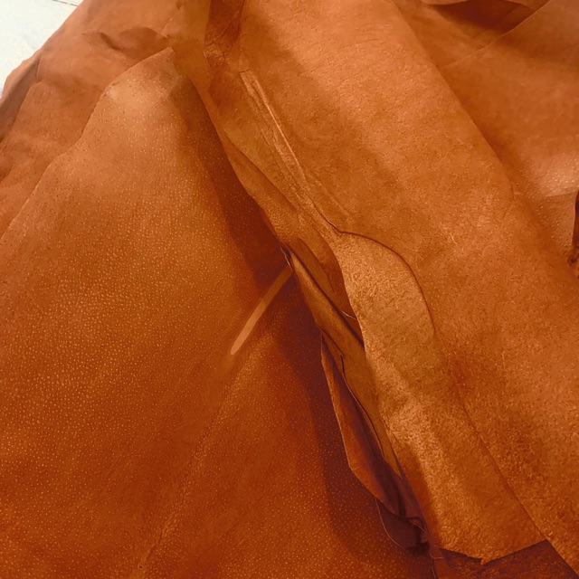 Da ruột heo màu cam đất dùng để lót túi, ví