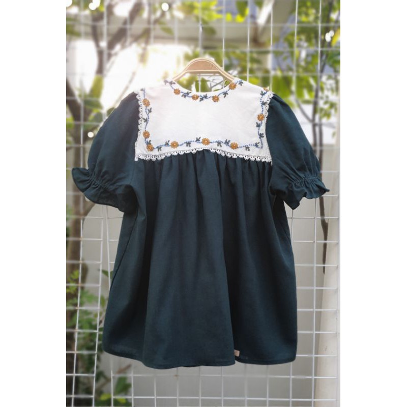 váy linen cổ yếm thêu tay