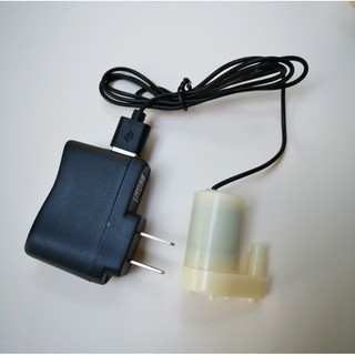 Máy bơm chìm mini với kết nối USB, kèm 50 cm dây dẫn nước và có thể cục đổi nguồn