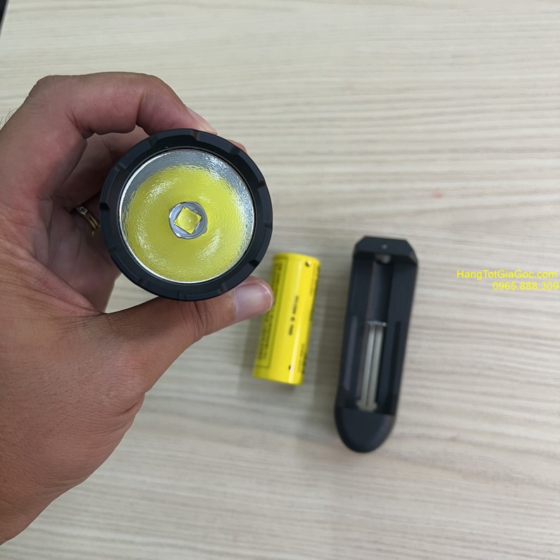 Đèn pin siêu sáng siêu khủng Convoy M3 pin to khỏe, bóng led XHP70.2 độ sáng cực mạnh 4300lm