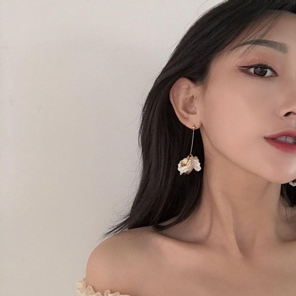 Bông Tai Dáng Dài Hình Cánh Hoa Tua Rua Thời Trang Cho Nữ