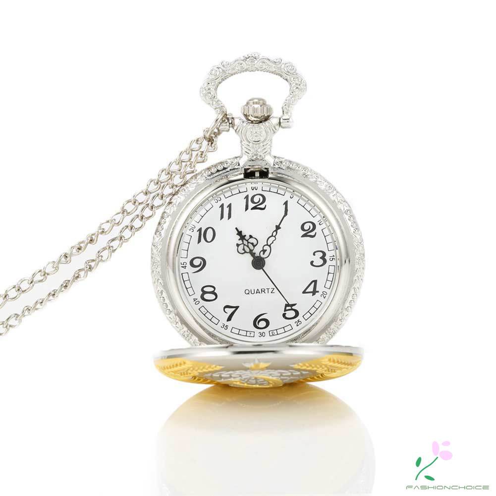 Đồng hồ bỏ túi khắc họa tiết búa liềm bắt mắt