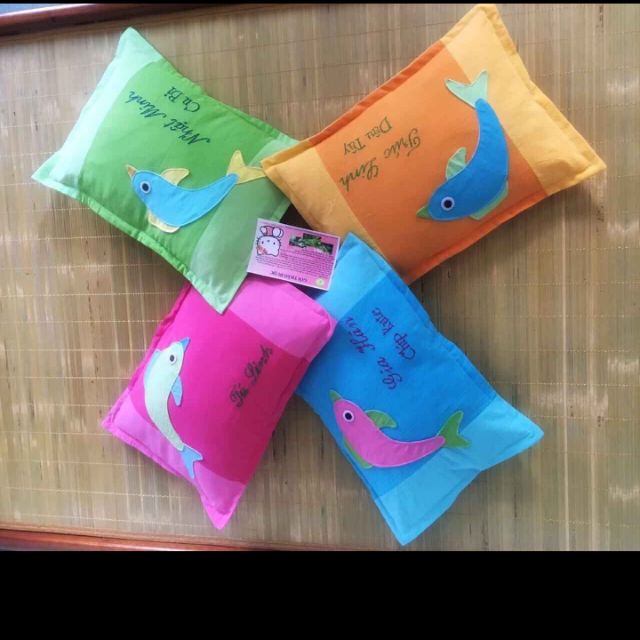 Vỏ gối Cara thêu tên bé