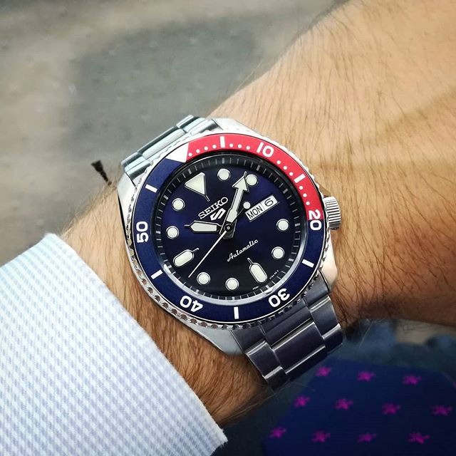 Đồng hồ nam Seiko Automatic SRPD53K1 VÒNG BENZEN ĐỎ _ ĐEN PHIÊN BẢN NÂNG CẤP CỦA SKX009 !