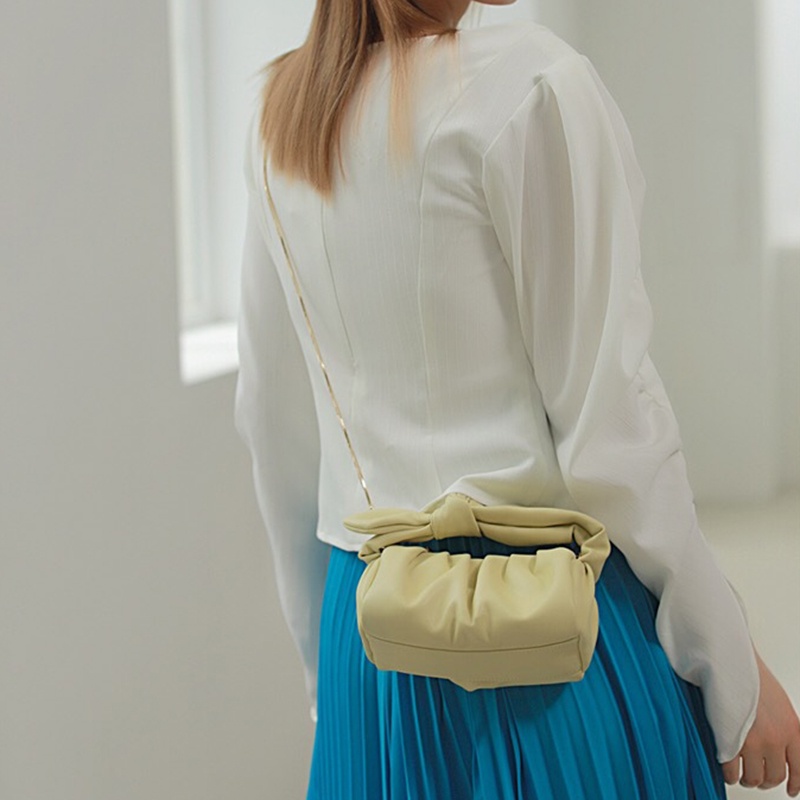 Túi đeo vai IELGY hình đám mây một bên vai phối dây xích dễ phối đồ cho nữ