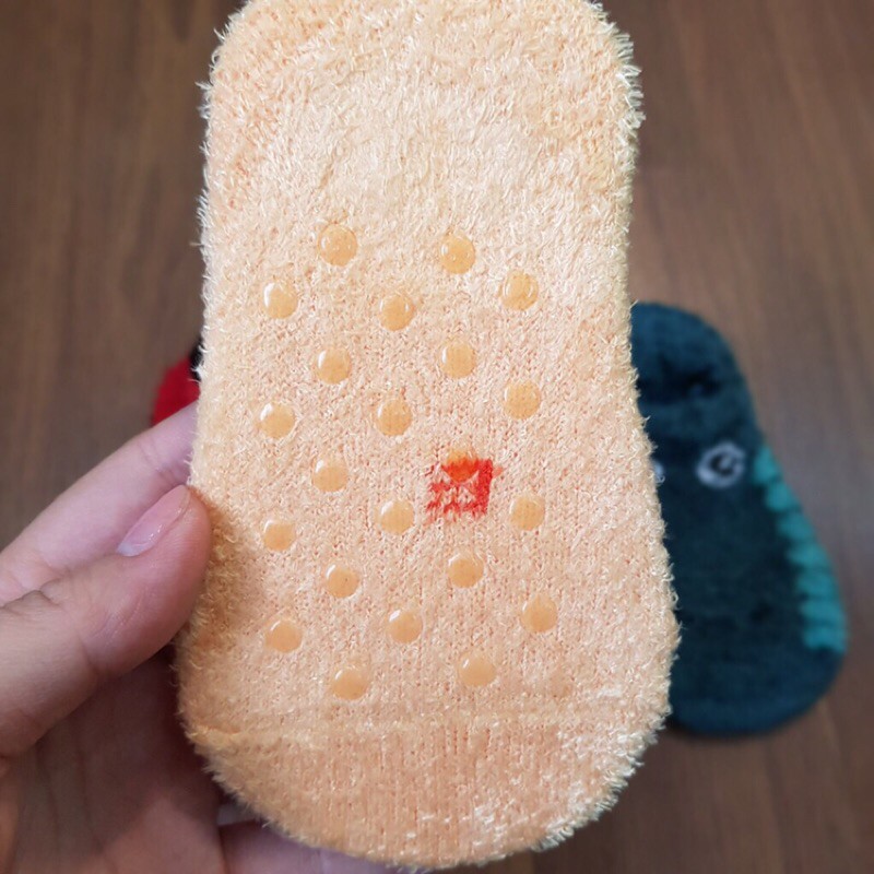 Tất len lông cừu cho bé
