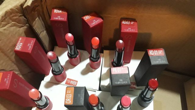 Son lỳ The Saem Kissholic