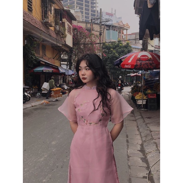 ÁO DÀI CÁCH TÂN HỌA TIẾT ANH ĐÀO THÊU TAY VIỀN NGỌC TRAI NHỰA Ở VAI