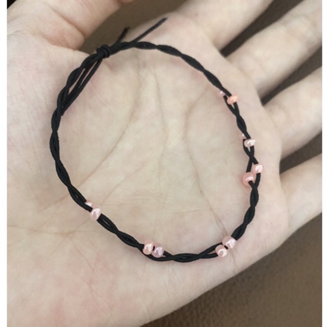 Vòng tay đan dây đính hạt cườm hồng hoa đào