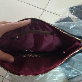 Ví đinh cầm tay