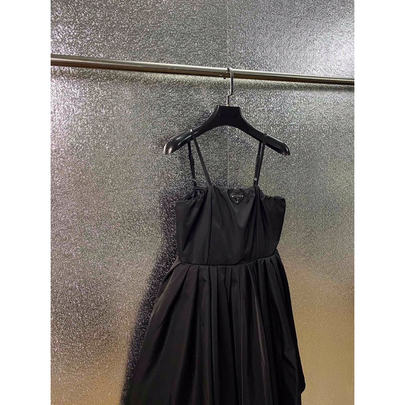 Váy quây Prada hàng cao cấp thiết kế 2 dây có khóa kéo phía sau siêu đẹp