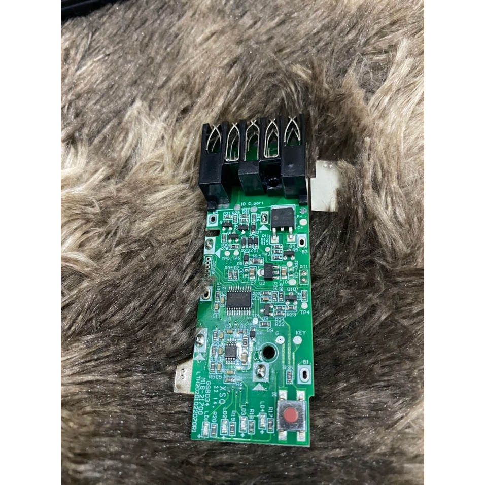 Vỏ mạch Milwaukee 5s-2p 18V 8AH cell 21700, nhận sạc zin. BN.