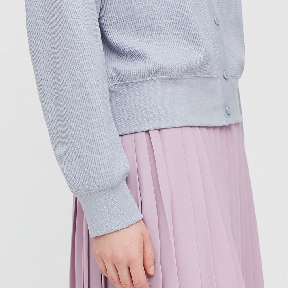 Áo khoác thun tăm nữ cổ tim cài khuy cardigan xinh xắn của Uniqlo | BigBuy360 - bigbuy360.vn