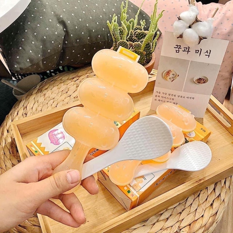 Khuôn Lắc Cơm Nắm Cho Bé Kèm Thìa