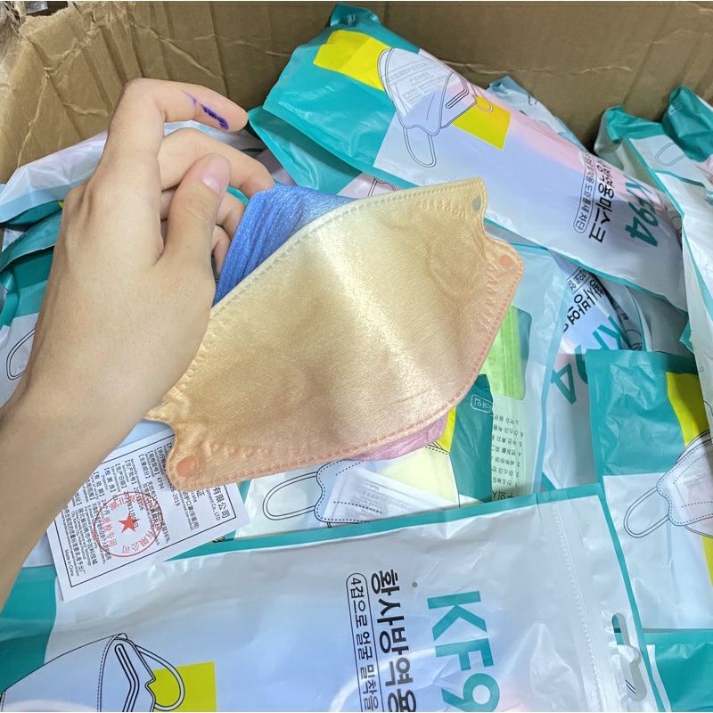 Khẩu trang 4D kf94 kháng khuẩn màu loang, màu cầu vồng