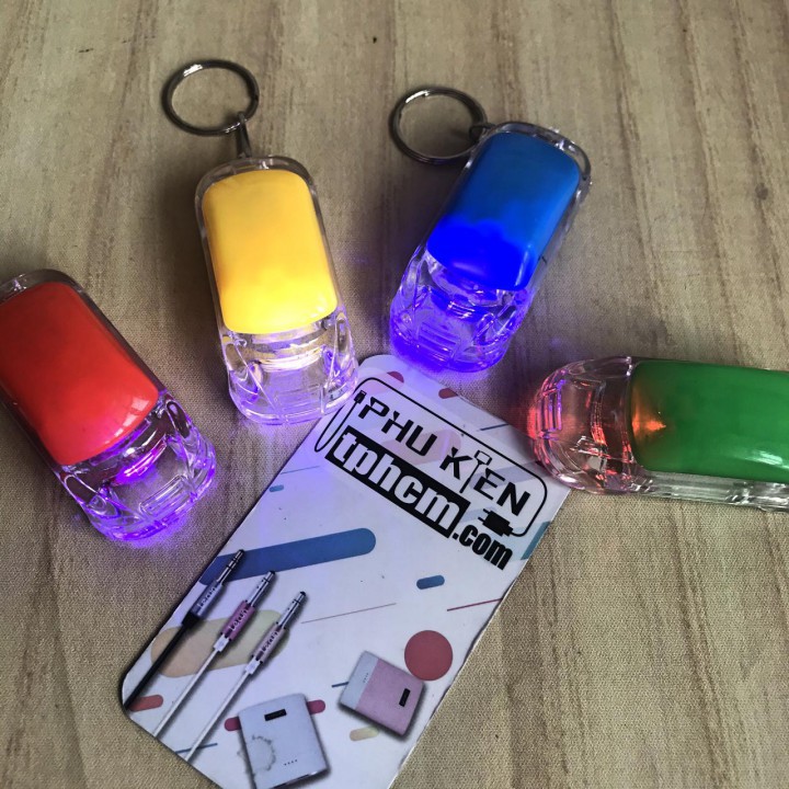 Móc khóa Xe hơi Có đèn Led Xanh - Đỏ