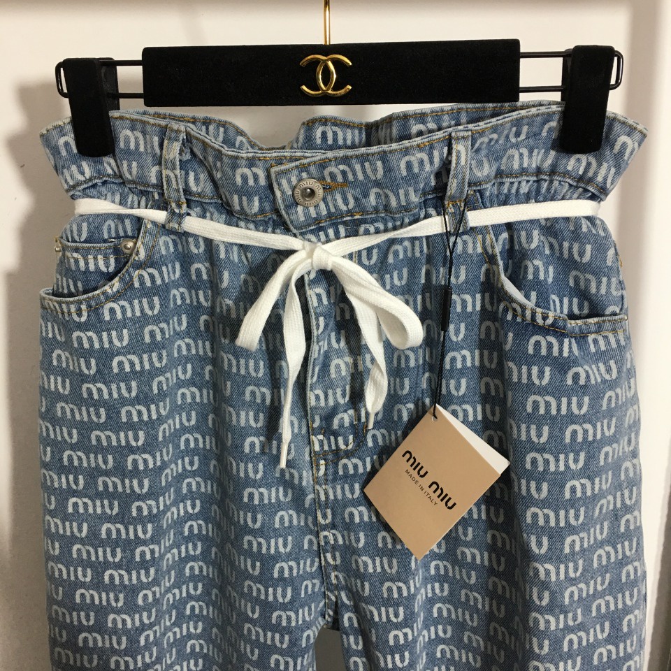 Quần jeans nữ thời trang cao cấp Miu Miu phong cách trẻ trung, thời thượng