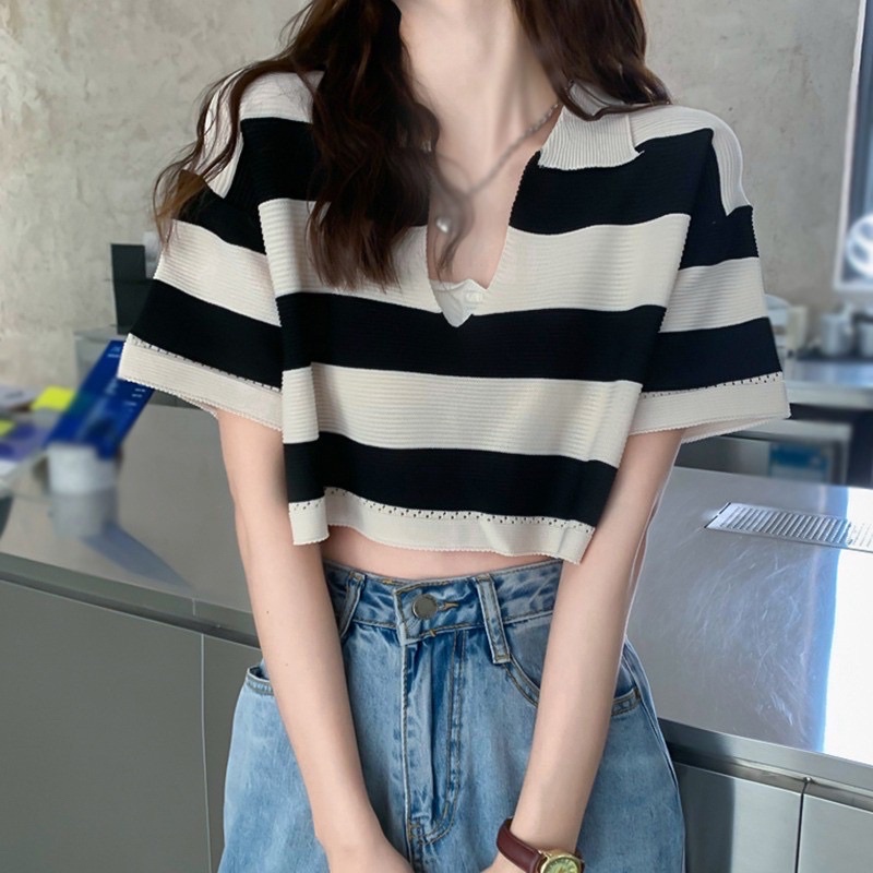 Áo len kẻ croptop dáng rộng cộc tay