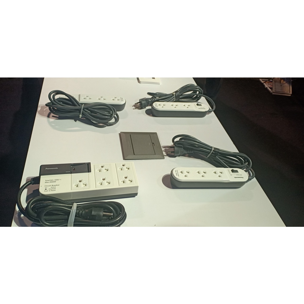 Ổ cắm có dây Panasonic WCHG24332W tặng phích cắm